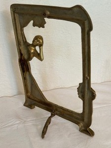lot 164 image: Vintage Brass Art Nouveau Picture Frame