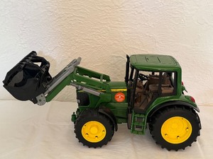 lot 150 image: Bruder John Deer Toy Tractor & Bruder Fendt Toy Tractor
