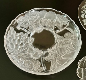 lot 118 image: Four Beautiful Glass Serving Dishes