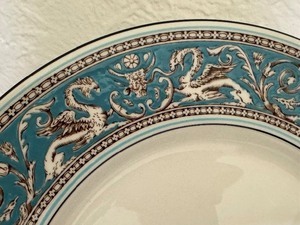 lot 113 image: Eight Vintage Wedgwood Florentine Turquoise Soup Bowls