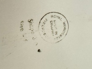 lot 114 image: Royal Worcester Baking Dish