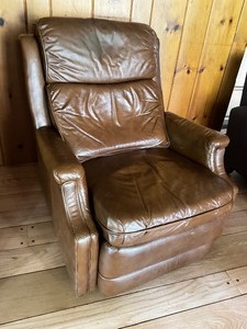 lot 110 image: Leather Recliner