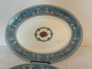 lot 111 image: Vintage Wedgwood Florentine Turquoise Vegetable Bowl and Platter