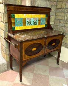 lot 185 image: Antique Victorian Washstand
