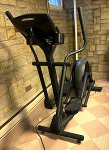 lot 211 image: Life Fitness X3 Elliptical