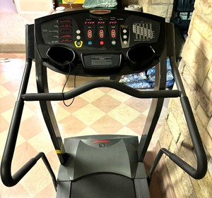 lot 212 image: Life Fitness Treadmill