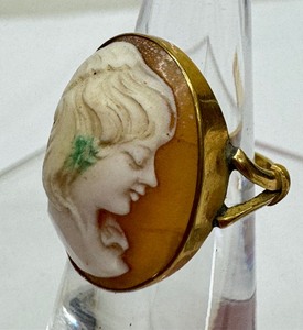 lot 40B image: Vintage 18k Cameo Ring