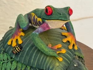 lot 225 image: Two Collectible World Wildlife Fund Wind Up Musical Figurine including WWF Red Tree Frog Musical Figurine