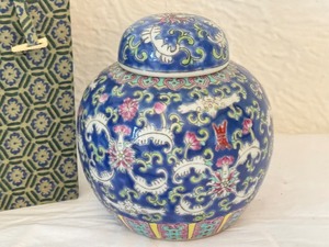 lot 214 image: Vintage Asian Inspired Home Decor Items