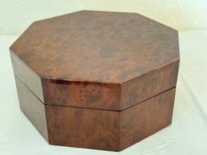 lot 184 image: Small Dresser Top Jewelry Box and Jewelry Items