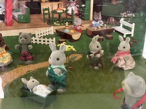 lot 223 image: TOMY Sylvania Families Collectibles Store Display