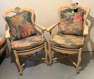 lot 206 image: Pair of Pretty Vintage Armchairs