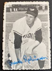 lot 18D image: Brooks Robinson 1969 Topps Deckle Edge #1 Vintage Baseball Card