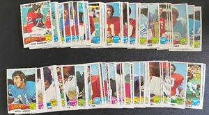 lot 19F image: 1975 Topps Football Lot of 100 Vintage Cards