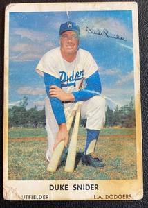 lot 15A image: Duke Snider 1961 Bell Brand Dodgers Baseball #4 Vintage Baseball Card