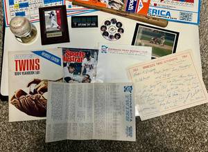 lot 24F image: Large Lot of Minnesota Twins Baseball Memorabilia - see description