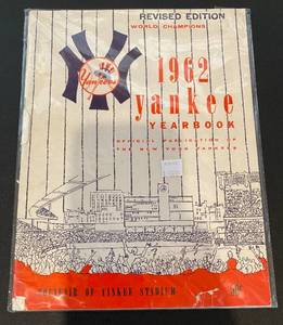 lot 32 image: Vintage 1962 New York Yankees Baseball Yearbook - Mickey Mantle