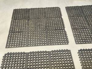 lot 48 image: (4) Interlocking Rubber Floor Mats