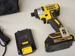 lot 8 image: DeWalt 20v Max  XR Hammer Drill
