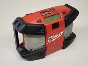 lot 26 image: Milwaukee Job Site Radio with Battery No Charger