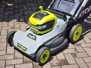 lot 15 image: Ryobi Cross-Cut 21 3-in-1 Cordless Electric Lawn Mower