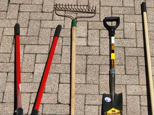 lot 144 image: Assorted Yard Tools
