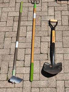 lot 138 image: Assorted Yard Tools