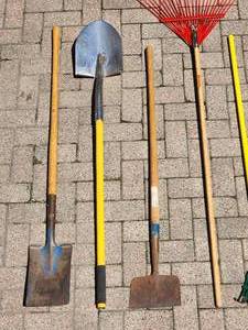 lot 134 image: Assorted Yard Tools