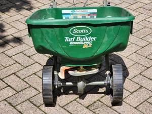 lot 148 image: Scotts Turf Seed  Fertilizer Spreader