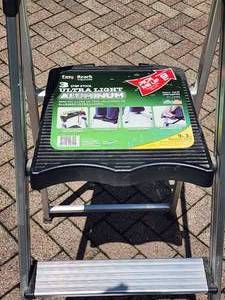 lot 130 image: Werner 4 ft Aluminum Step Ladder