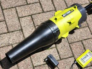 lot 132 image: Ryobi 3-in-1 Cordless Yard Tool
