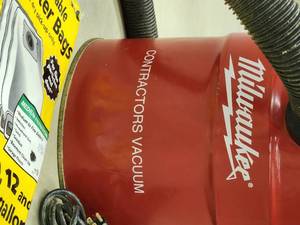 lot 28 image: Milwaukee Contractor Vacuum