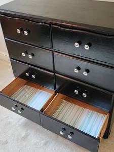 lot 61 image: 6 Drawer Black Dresser