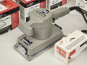 lot 91 image: Porter Cable Electric Heavy Duty Sander with Assorted Sanding Pads
