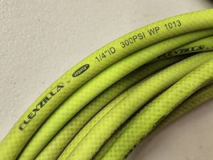 lot 104 image: (2) Green Air Tool Hoses