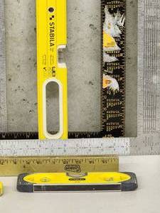 lot 121 image: Assorted Carpenters Measuring Accessories