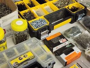 lot 122 image: Large Assortment of Assorted Fastner Screws