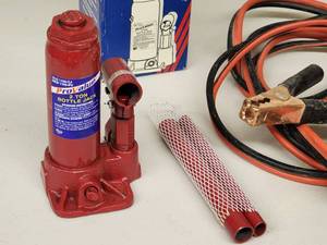 lot 158 image: 2 Ton Bottle Jack and Jumper Cables