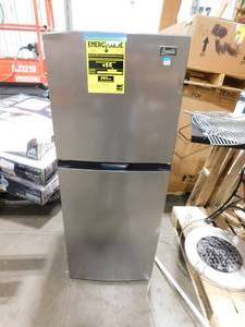 lot 16 image: Avanti 7.0 cu. ft. Freestanding Top Freezer Refrigerator in Stainless Steel