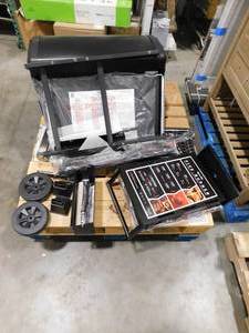 lot 31 image: Dyna-Glo 5-Burner Propane Gas Grill in Matte Black with TriVantage Multifunctional Cooking System