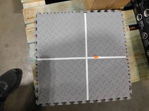 lot 174 image: (5) 18 in. x 18 in. Puzzle pc Flooring.