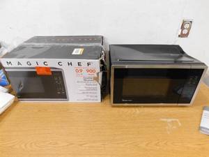 Magic Chef 0.9 cu. ft. 900-Watt Countertop Microwave in Stainless Steel