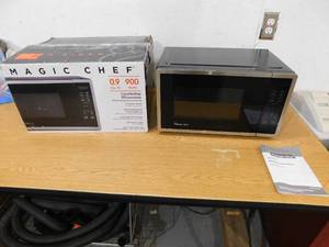 New - Magic Chef 0.9 cu. ft. 900-Watt Countertop Microwave in Stainless Steel