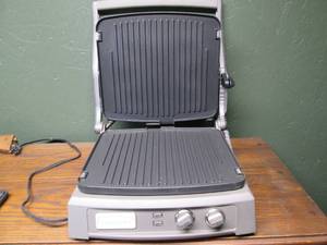 lot 33 image: Cuisinart griddle deluxein very cle...