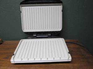 lot 34 image: George Foreman grill...