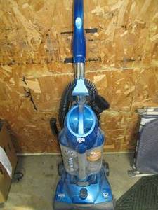 lot 38 image: Dirt Devil vacuum cleaner...