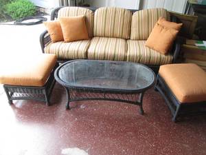 lot 3 image: Large wicker patio bench, table and...