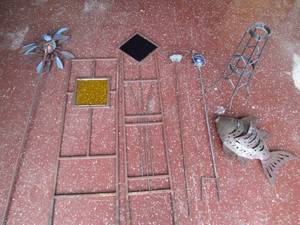 lot 9 image: Lot of metal garden art...