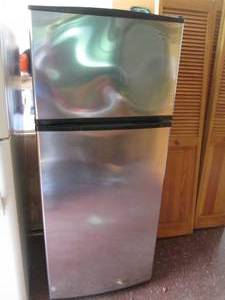 lot 1 image: Whirlpool stainless steel upright r...