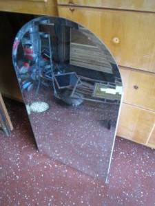 lot 23 image: Beveled glass top medicine cabinet...